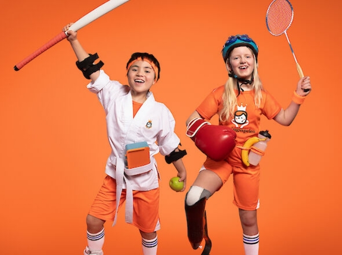 koningsspelen_2024_ontdek_lizzie_en_haruto_staand.590x440.jpg