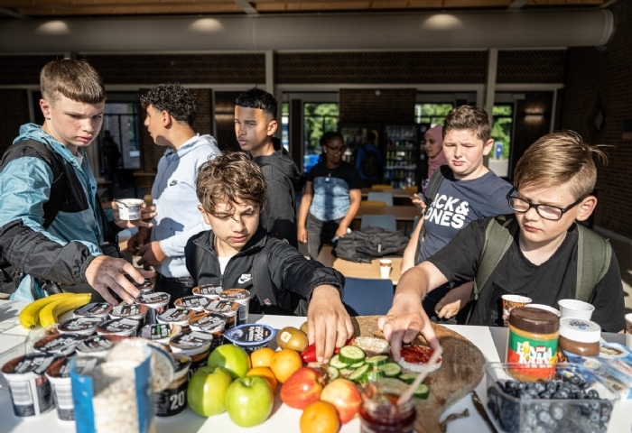 leerlingen-van-het-rijks-in-nijmegen-maken-gebruik-van-de-breakfast.jpg
