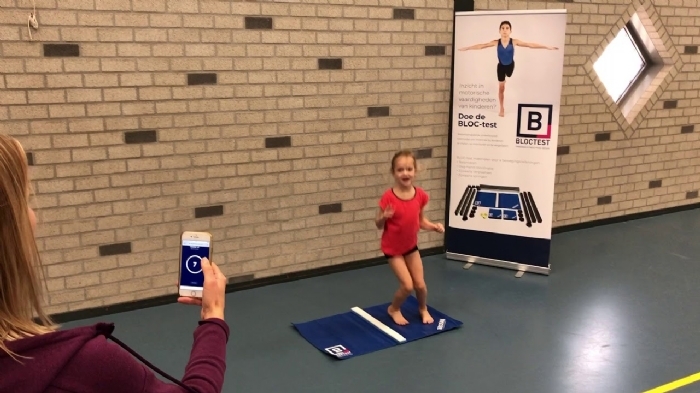 BLOC test - Zijwaarts op en neer springen